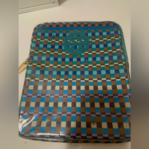 Tory Burch tablets holder protecting your iPads.chic and stylish